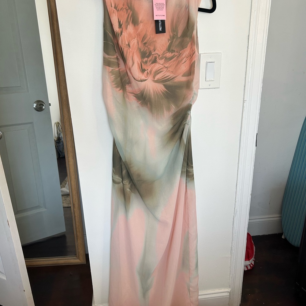 Pretty Little Thing formal dress